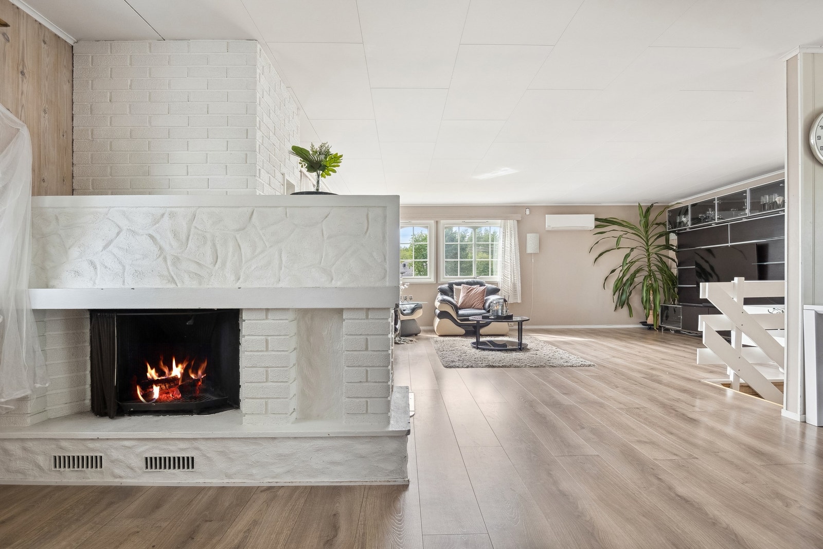 Stue - Peisen har ikke vært i bruk av nåværende eier og det tas forbehold om denne fungerer tilfredsstillende. Galleribilde