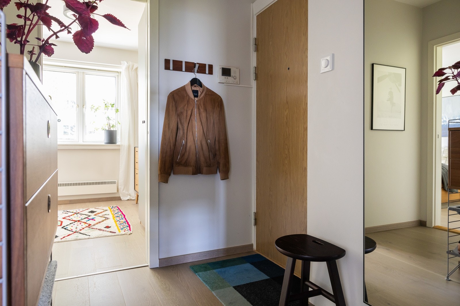 Godt med ekstern lagringsplass i kjellerbod på ca. 5,5 kvm og en loftsbod med gulvareal på ca. 11 kvm. Galleribilde