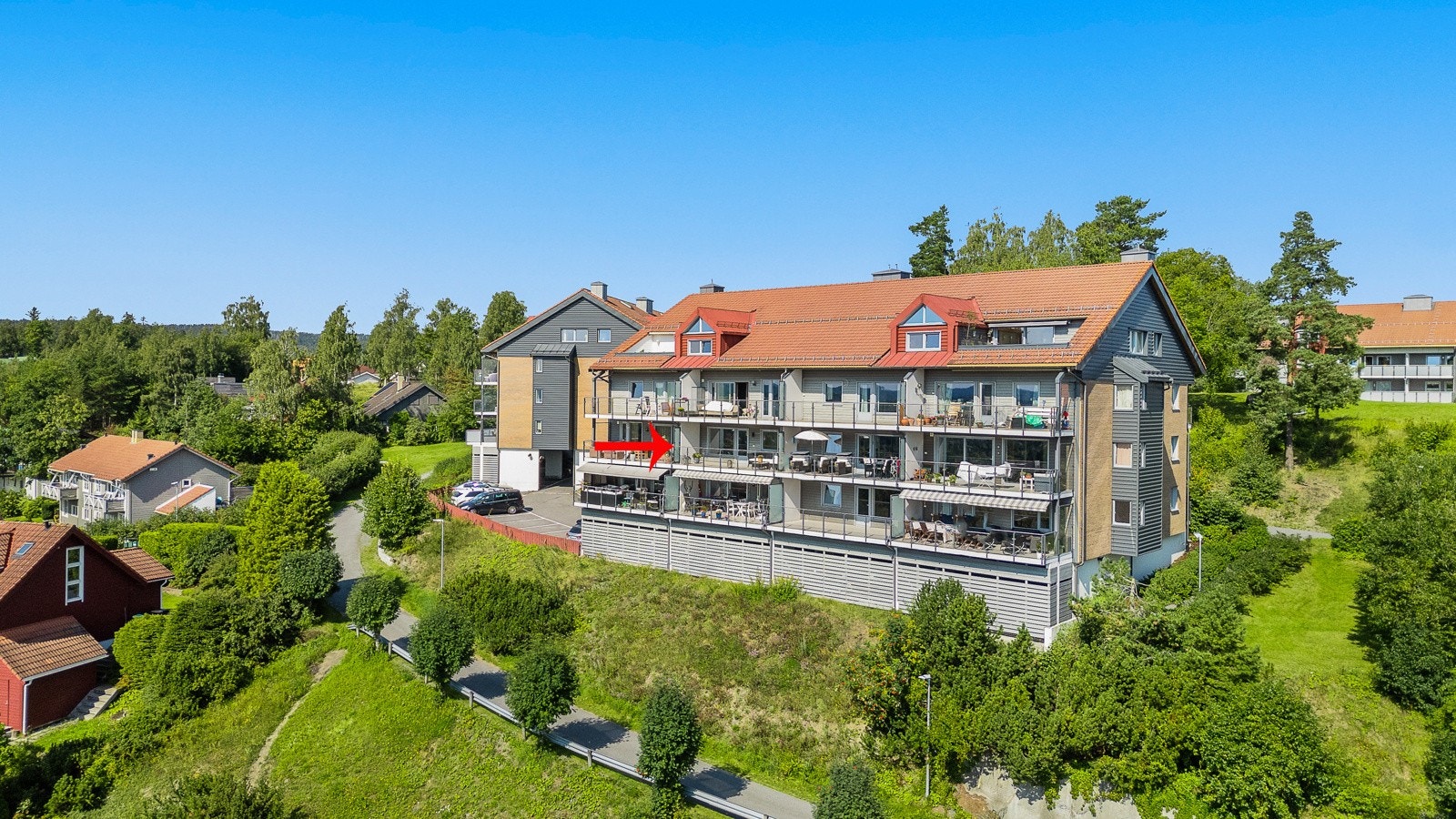 Blokken har en god intern beliggenhet i sameiet. Galleribilde