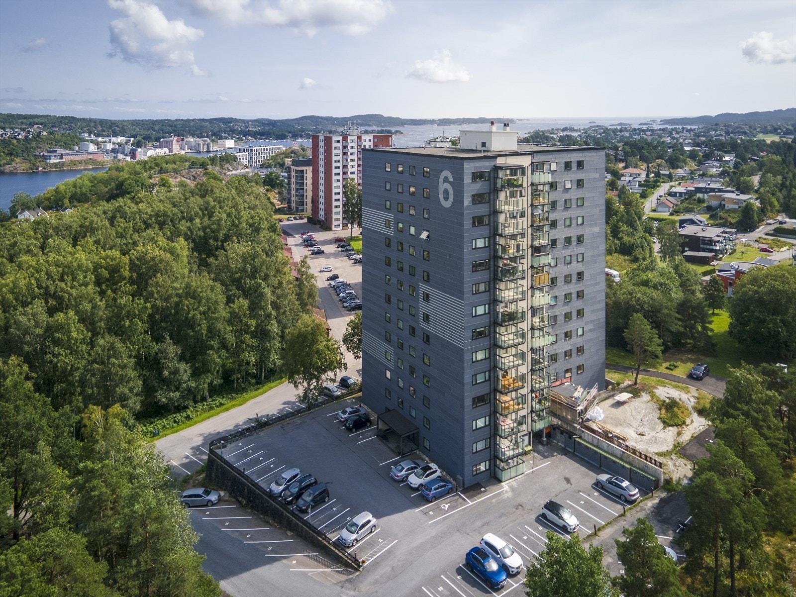 Velkommen til Sjøstrand 6 og en fin 3-roms leilighet i 13.etg Galleribilde