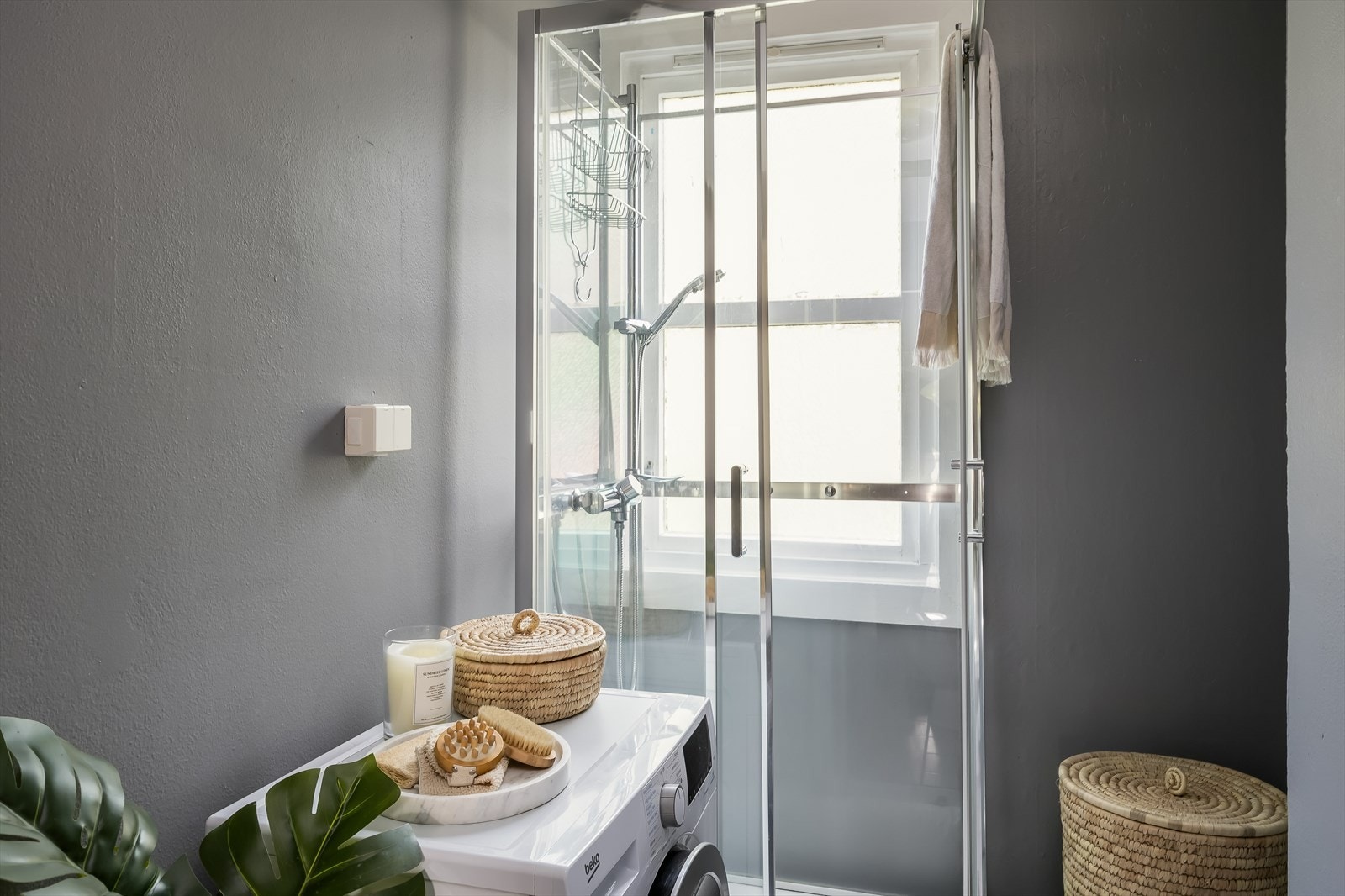 Det er opplegg for vaskemaskin på badet. Galleribilde