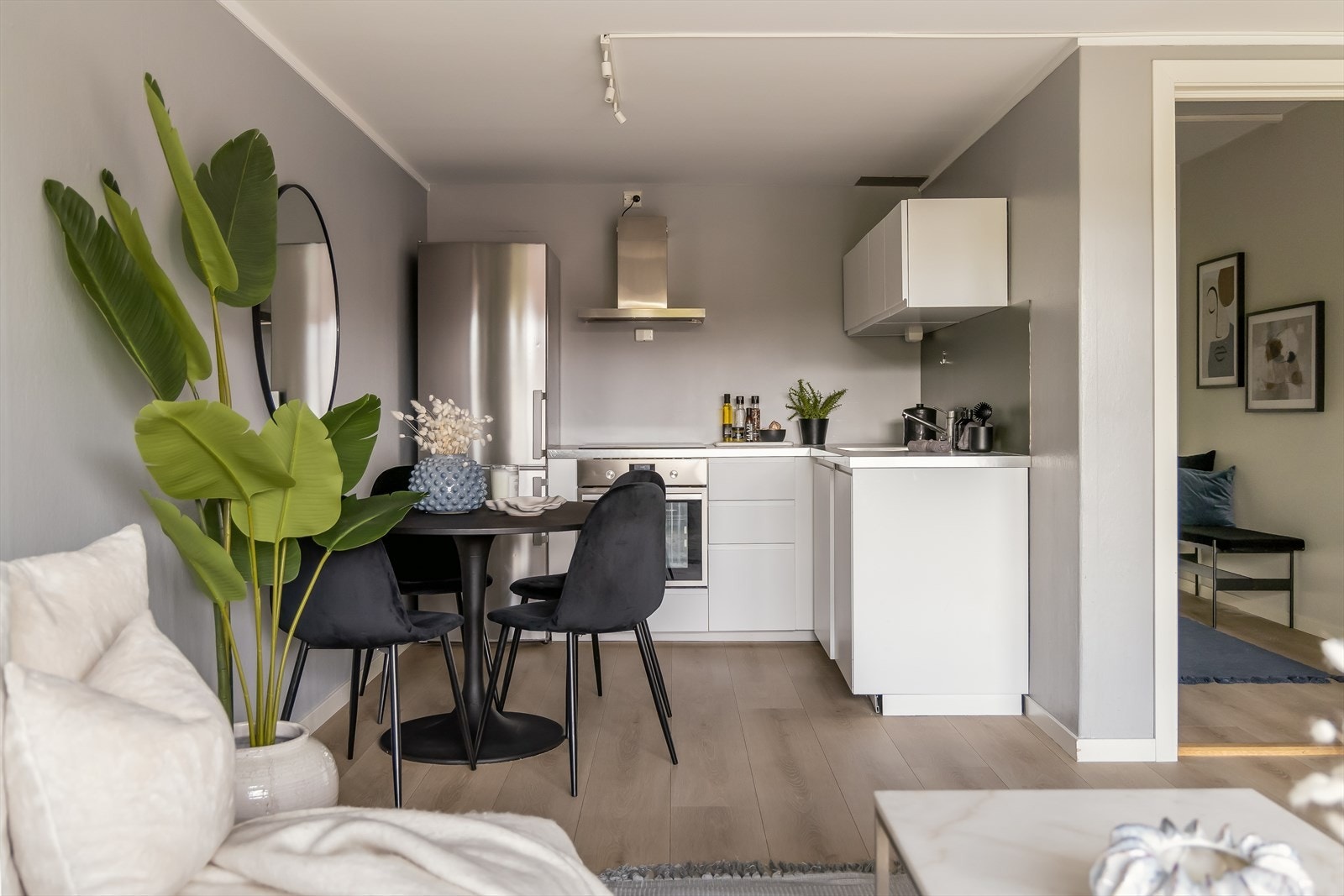 Leiligheten er en andelsleilighet og har dermed ingen dokumentavgift. Til tross for andelsleilighet kan leiligheten fritt leies ut ref. borettslagets vedtekter. Galleribilde