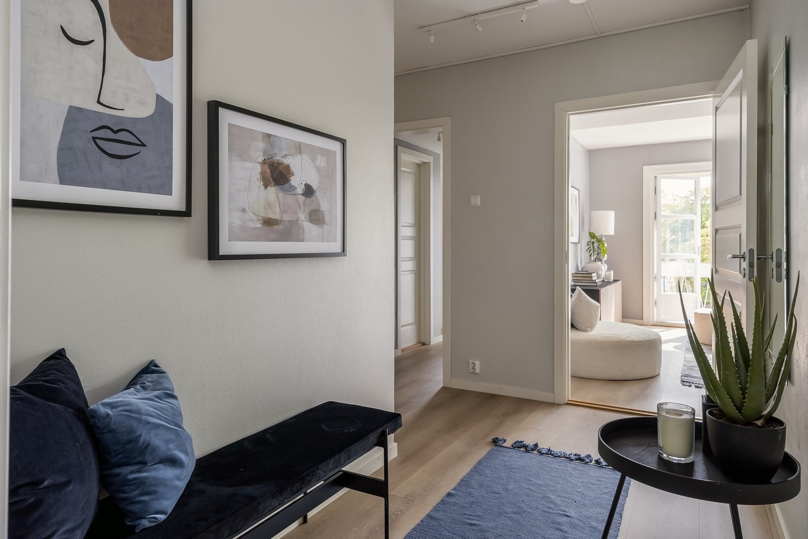 Leiligheten disponerer egen bod i kjeller for ekstra oppbevaring samt en intern bod i leiligheten. Galleribilde
