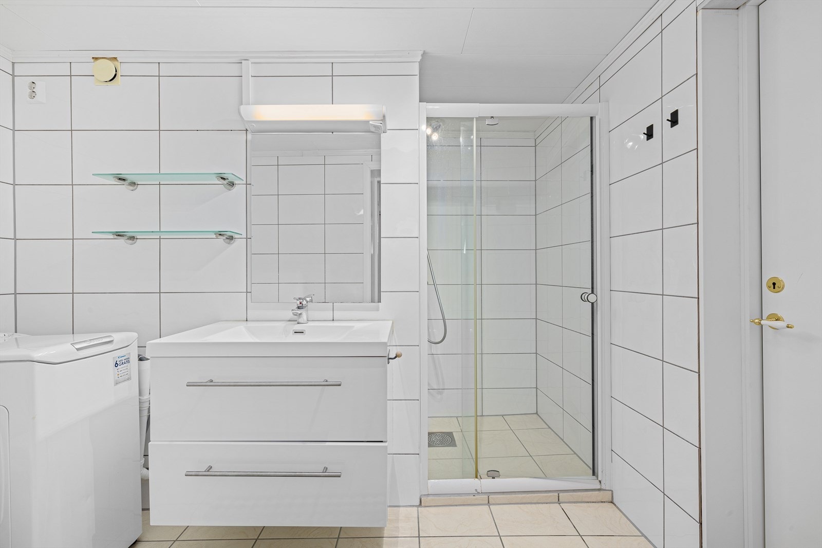 Hybel: Flislagt baderom med gulvvarme. Galleribilde