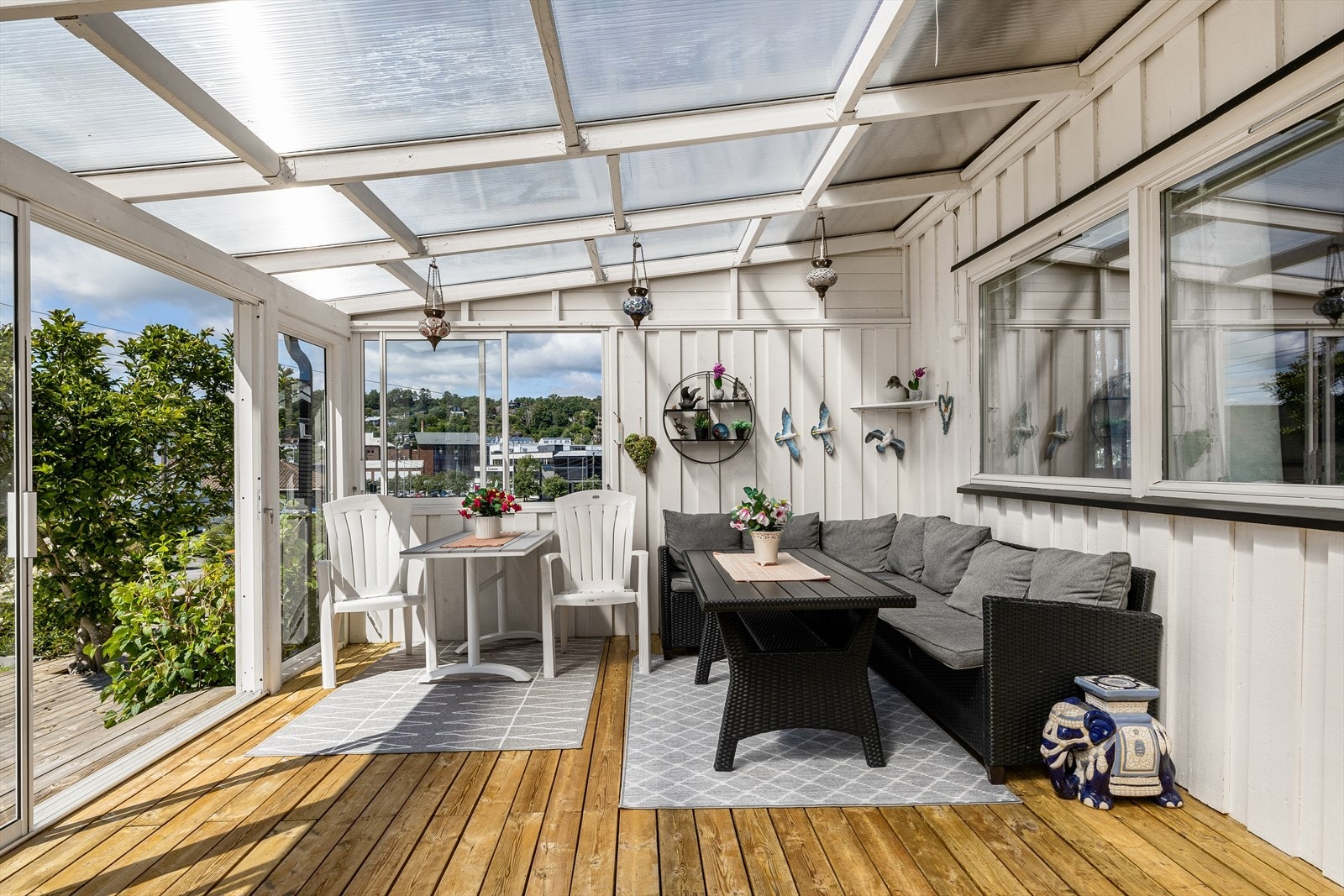 Sommerstid er det hyggelig å trekke ut for både avslapning og middager i varmen. Galleribilde