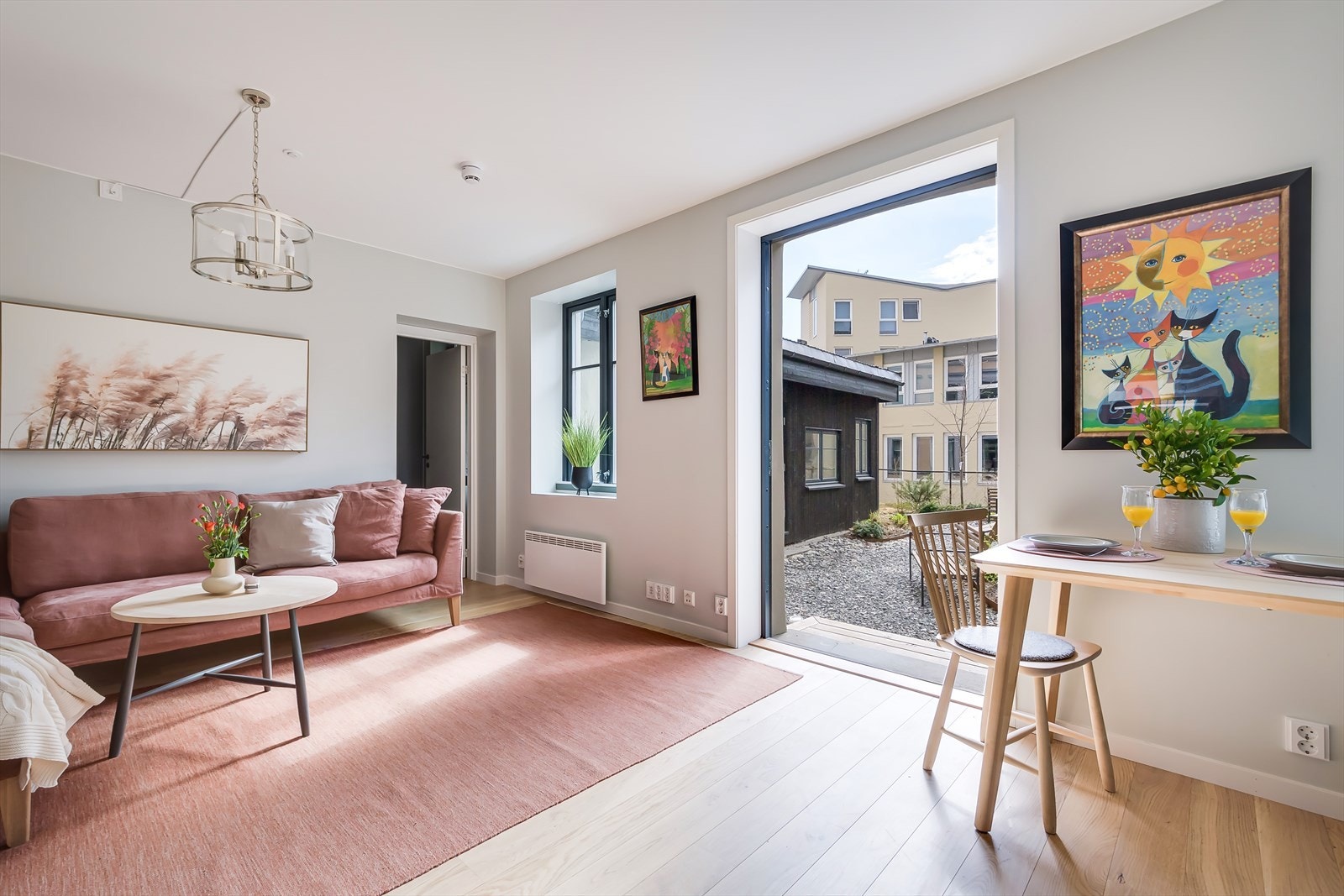 En leilighet som byr på mye lys og vender mot stille bakgård. Galleribilde