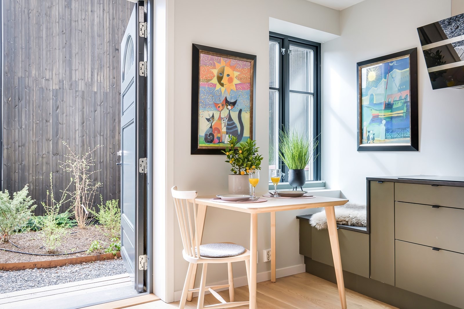 Leiligheten har privat inngang fra fellesareal i tillegg til hovedentré. Galleribilde