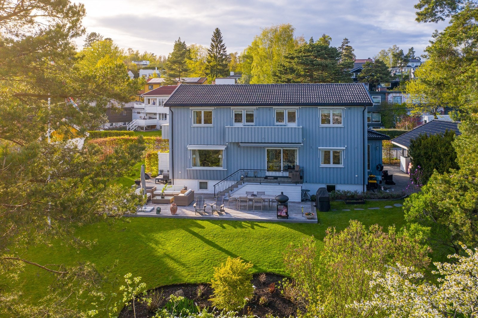Solrik tomt på nesten 1,5 mål Galleribilde