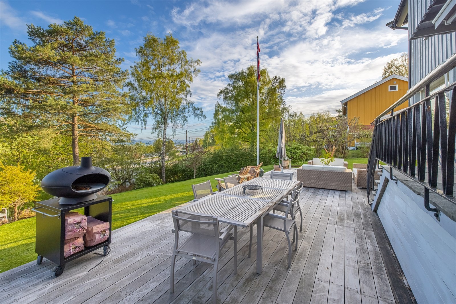 Stor terrasse på hele 74 kvm Galleribilde