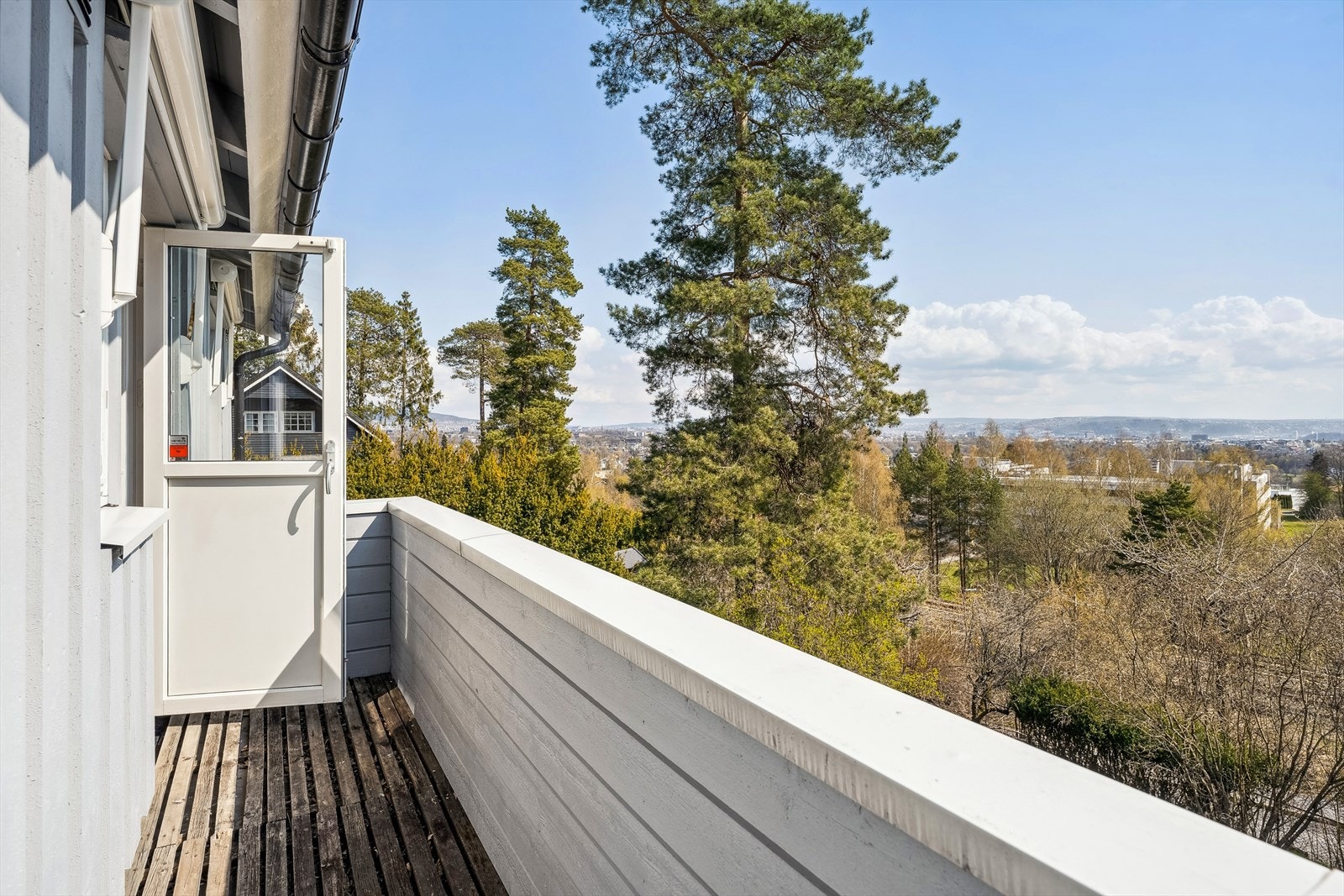 Bra med sol og utsikt Galleribilde