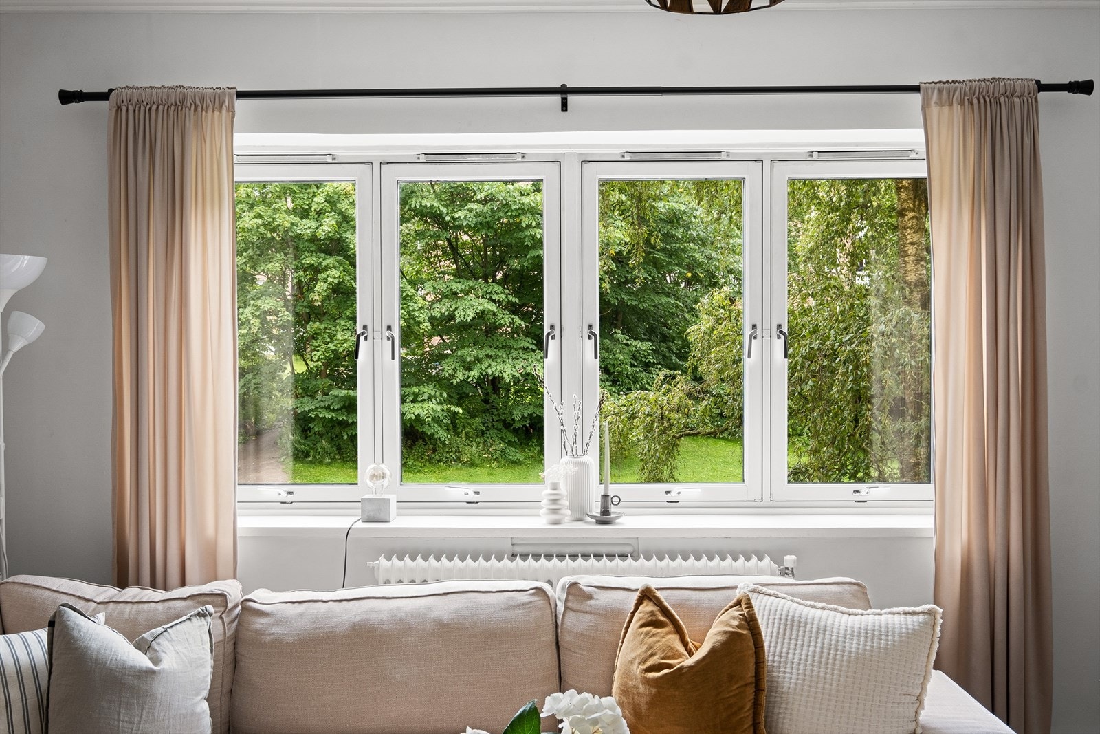 Frodig utsikt, med minimalt innsyn. Galleribilde