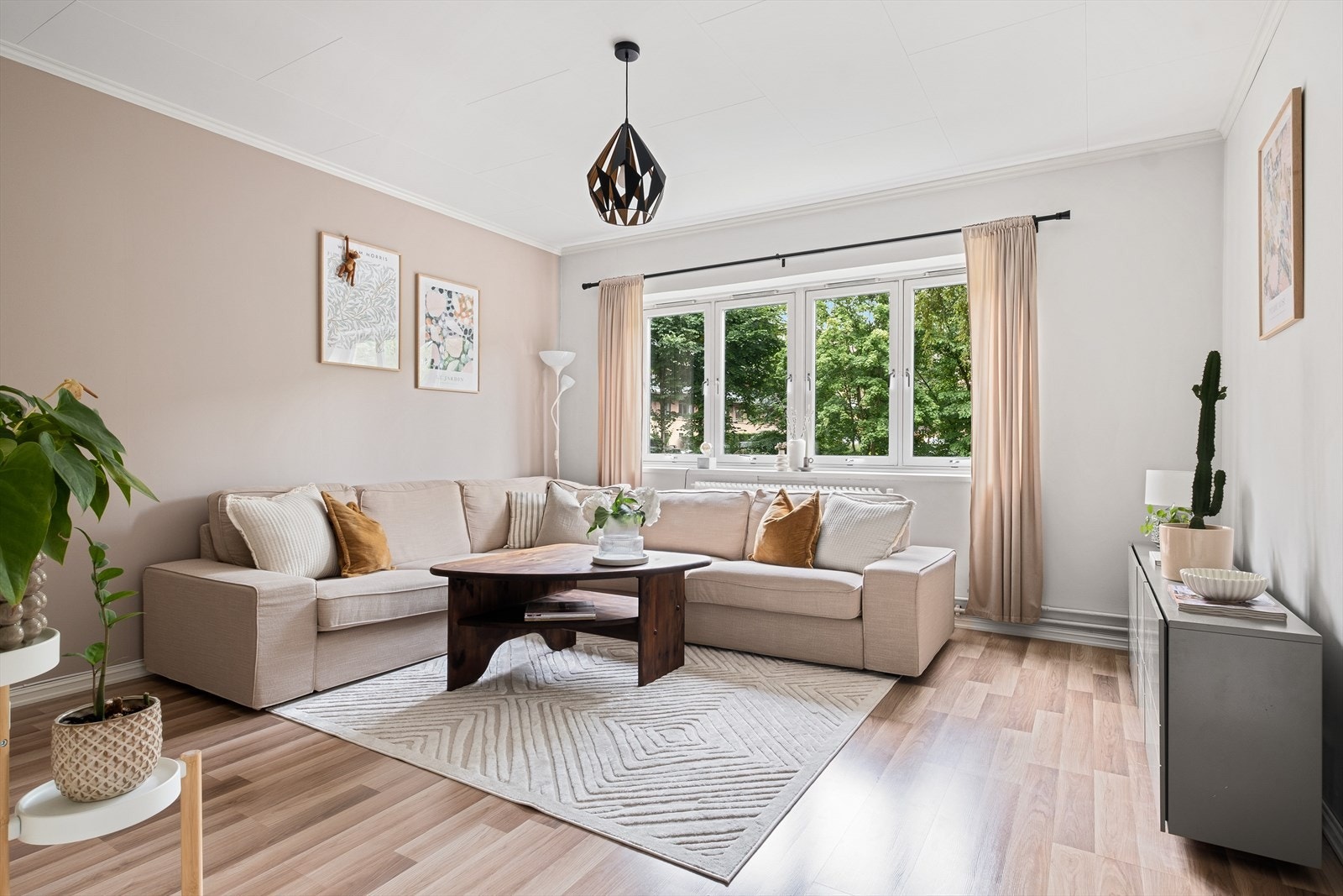 God takhøyde på 2,57 m. Galleribilde