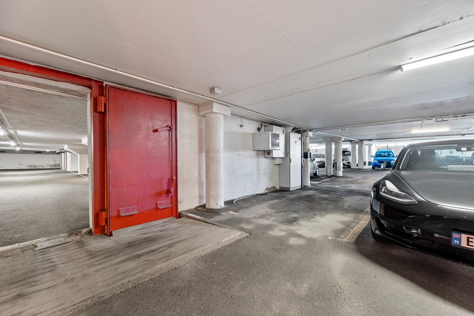 Det medfølger en garasjeplass. Alle andeler har tilgang til én parkeringsplass i enten garasjehus. Galleribilde