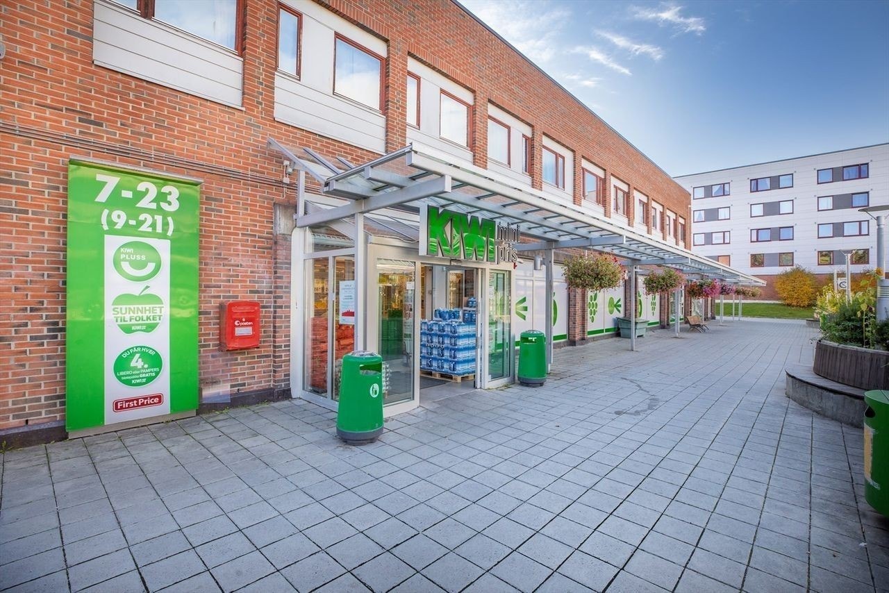 Svært praktisk med stor dagligvarehandel rett ved T-banen. Galleribilde