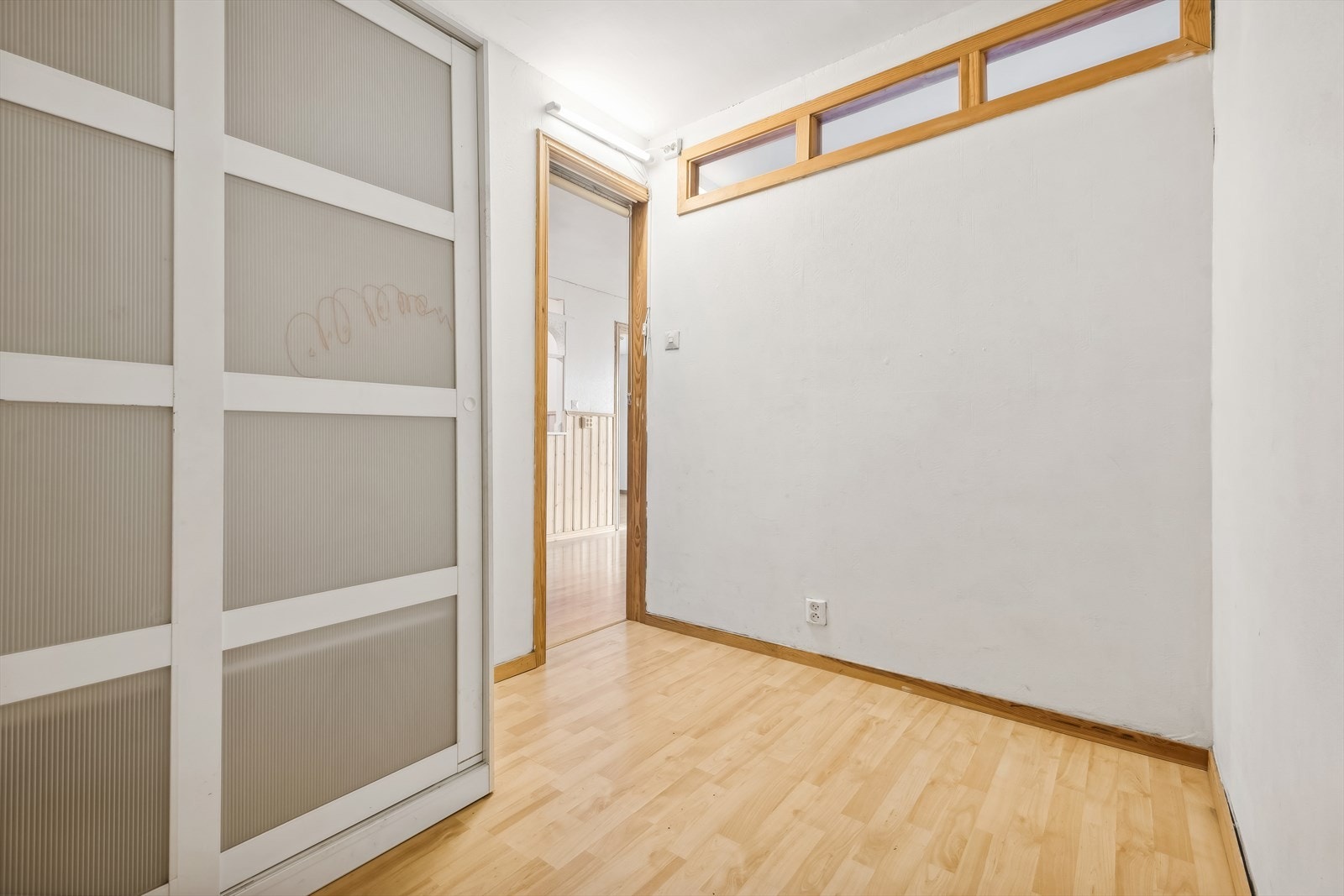 Garderobeskap i sovealkove/bod. Galleribilde