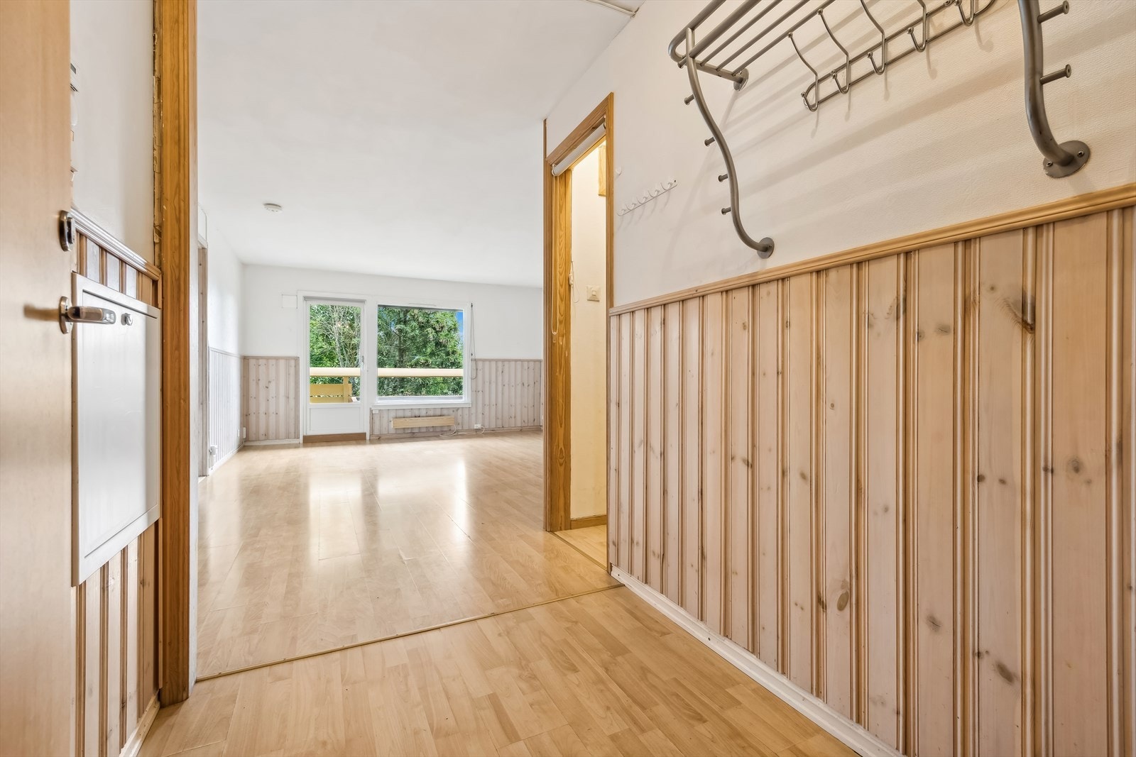 Velkommen inn i leiligheten som passer ypperlig som førtegangskjøp eller som utleieobjekt. Galleribilde