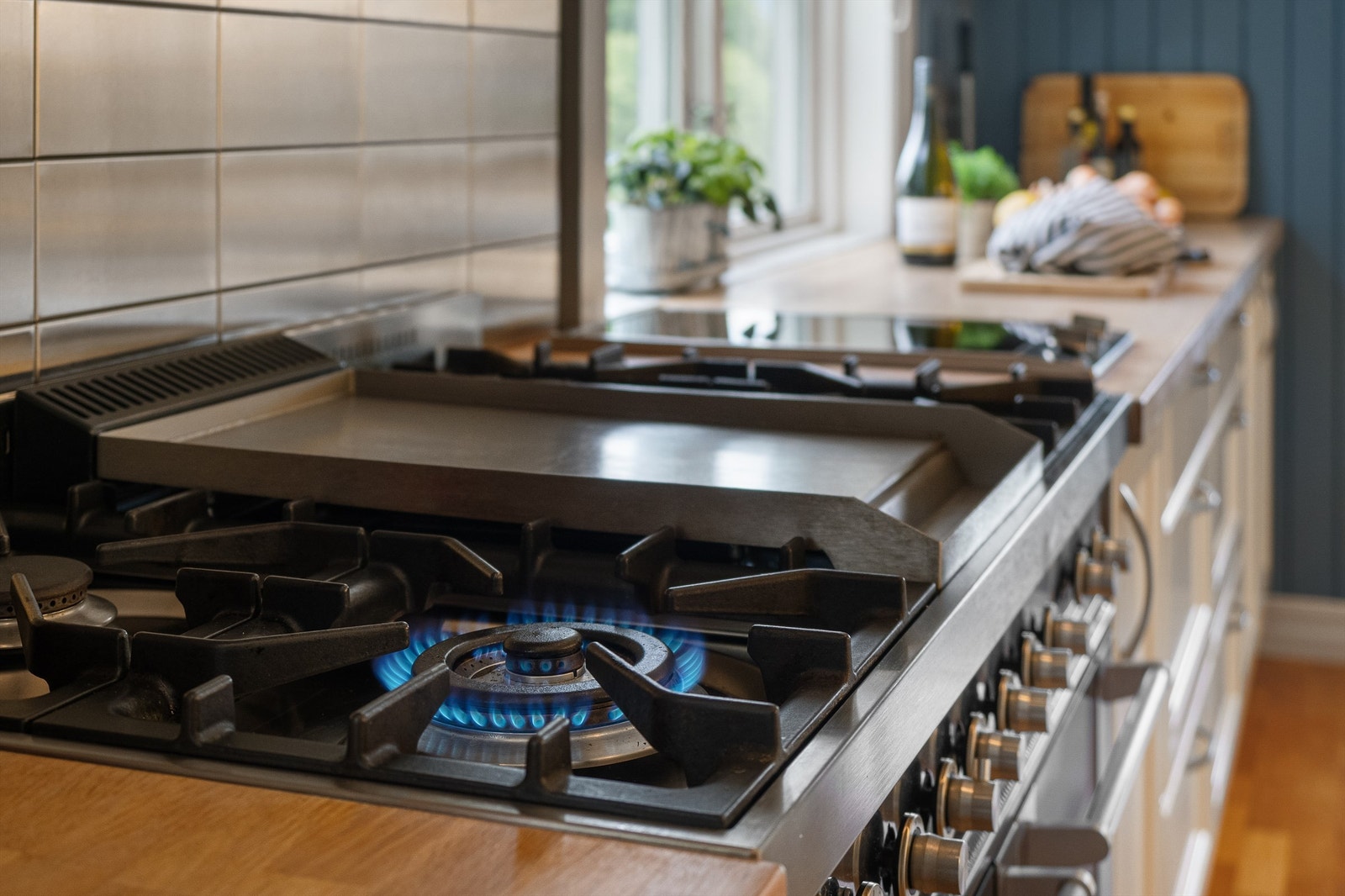 Gassovn i kjøkken. Kan kjøpes separat Galleribilde