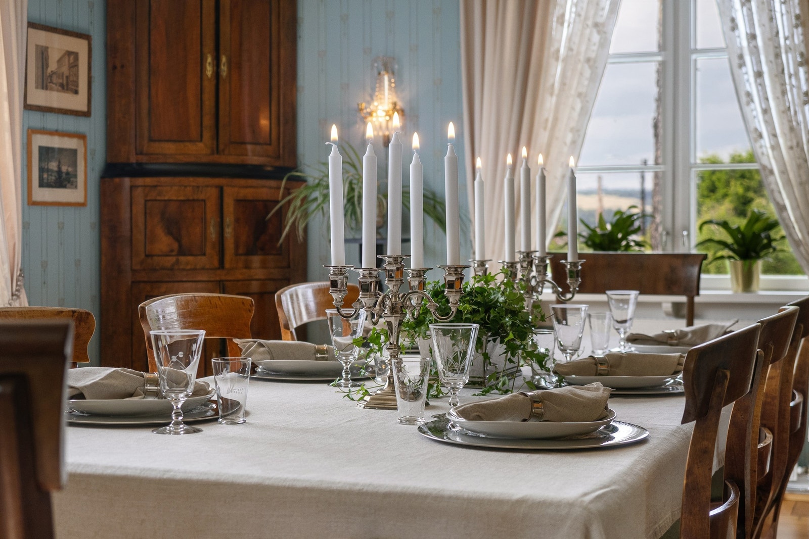 Oppdekket spisestue Galleribilde