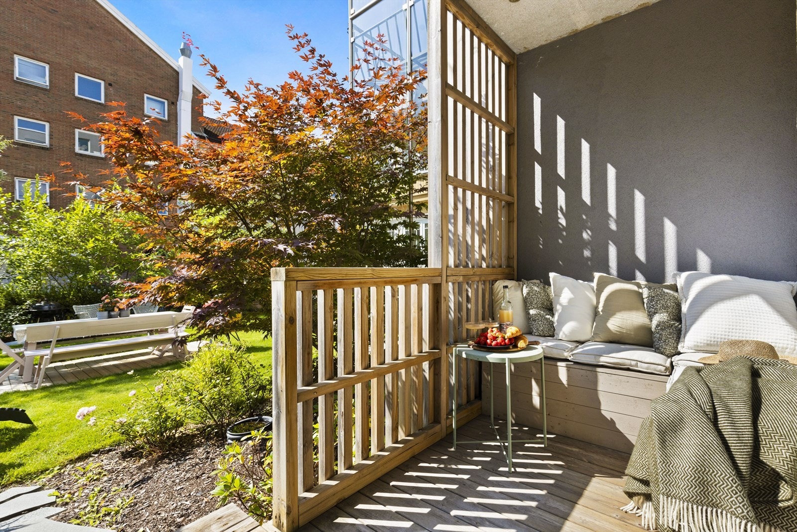 Meget tiltalende og strøken 2-roms selveier i nybygg fra 2018. Leiligheten har en idyllisk beliggenhet på Rodeløkka. Galleribilde