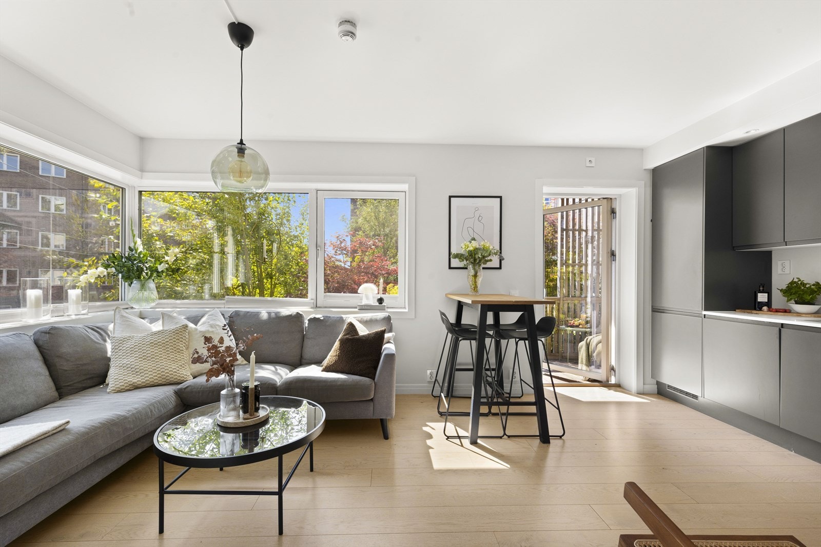 Hele leiligheten fremstår godt vedlikeholdt med nymalte overflater i 2018/2021 Galleribilde