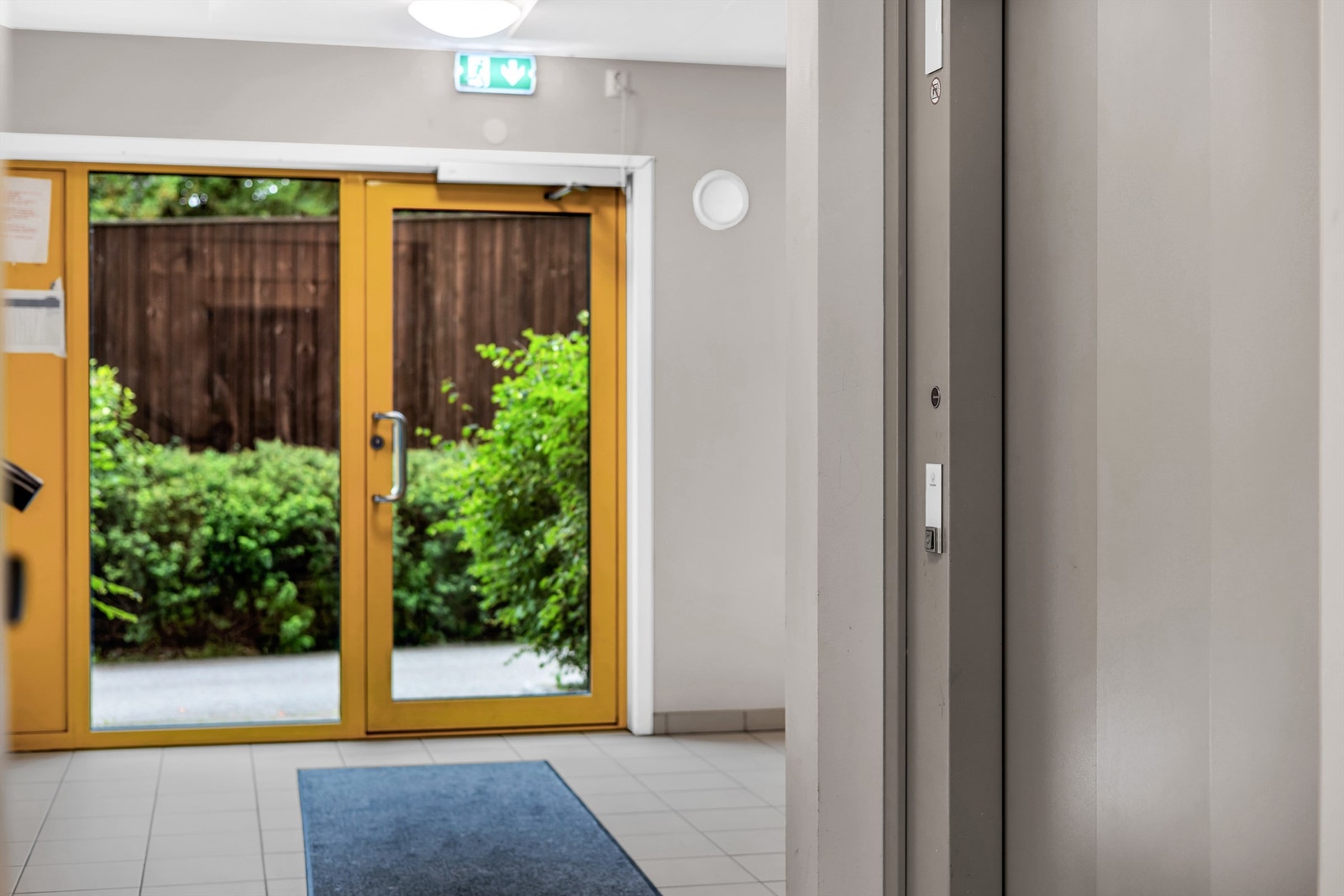 Inngangsparti med heis. Galleribilde