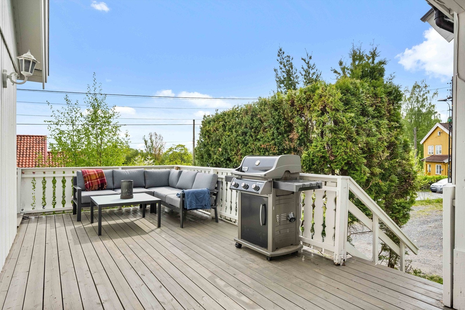 Her er det plass til et spisebord og en sofagruppe. Galleribilde