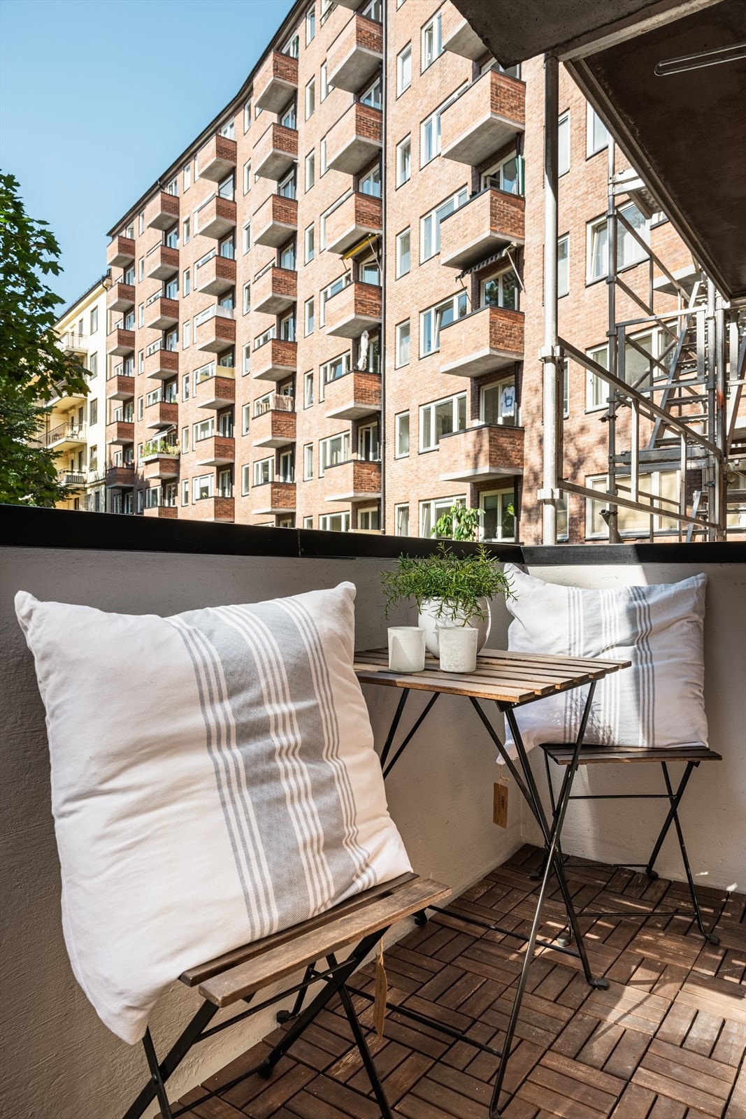 Koselig balkong med plass til sittegruppe. Galleribilde