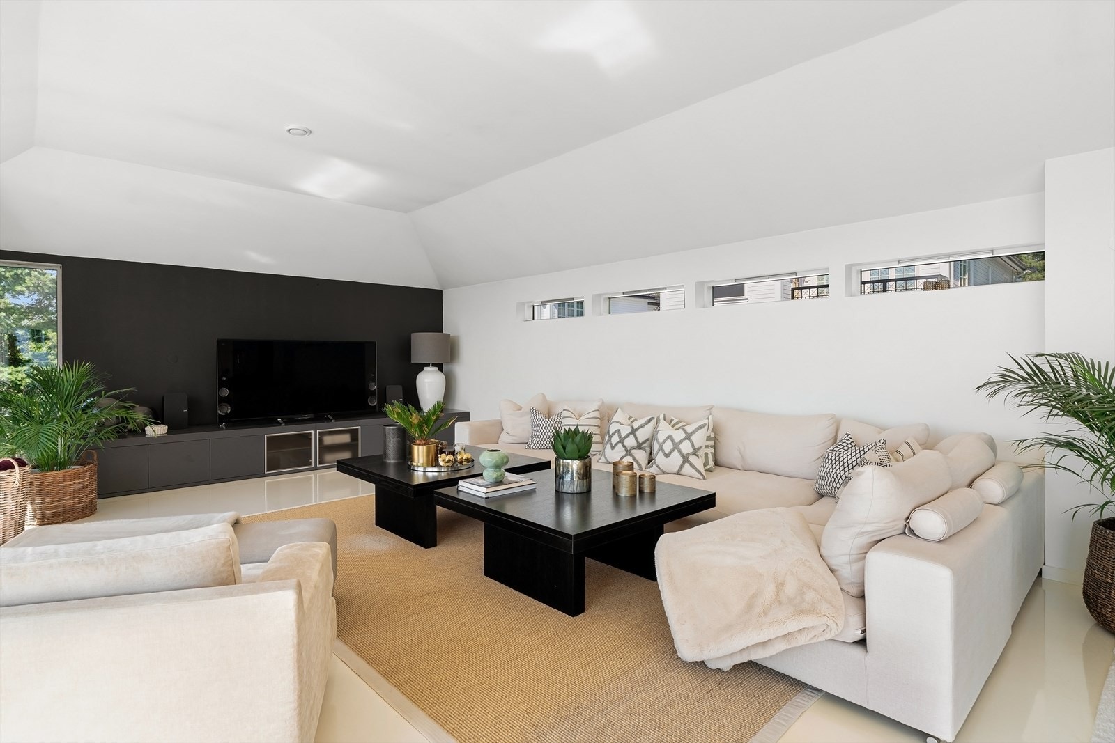 Rommet har gode møbleringsmuligheter og passer perfekt som en tv-stue. Galleribilde