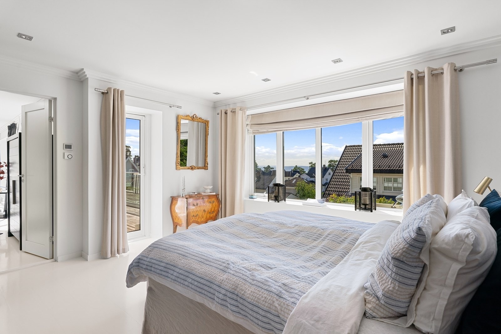 Soverommet har god plass til dobbeltseng og øvrig møblement. Galleribilde