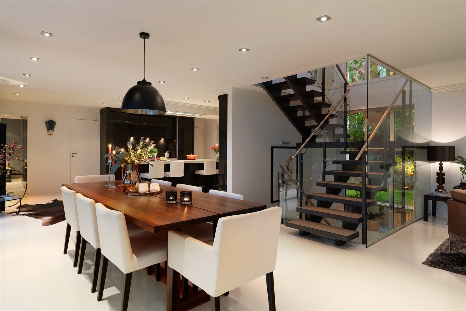 Her er det god plass for en stor spiseplass hvor du kan samle familie og venner. Galleribilde