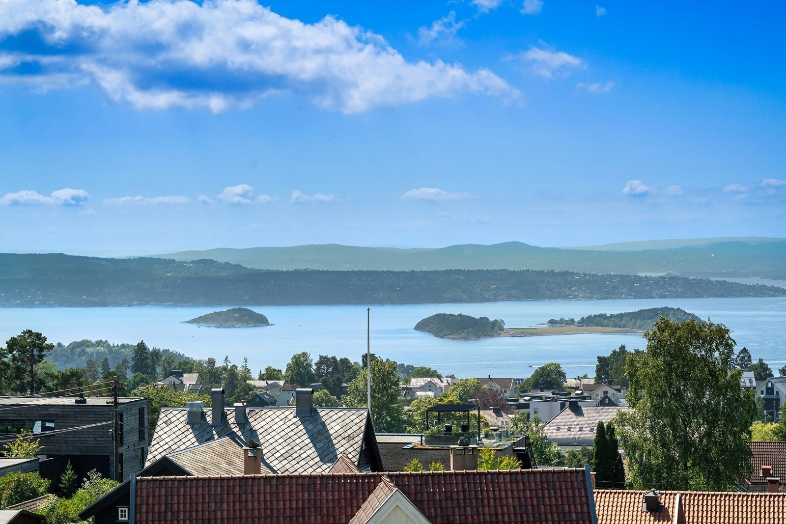 Her bor du høyt og fritt med panorama beliggenhet! Galleribilde