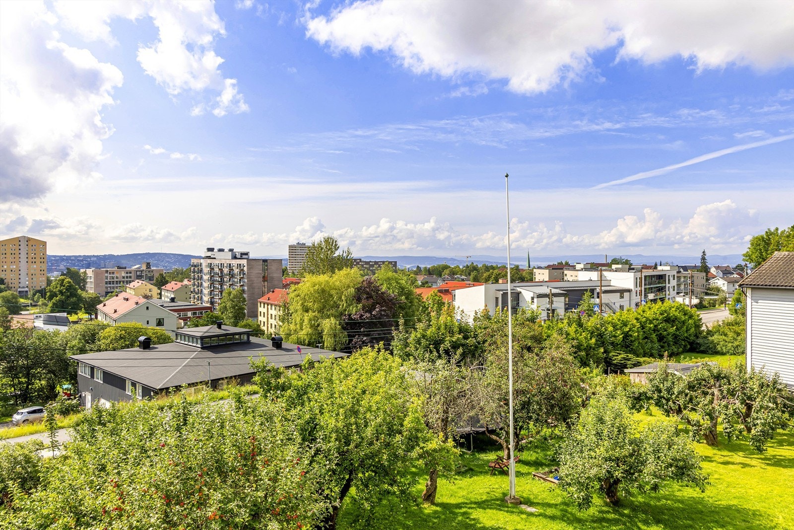 Frodig og idyllisk utsyn Galleribilde