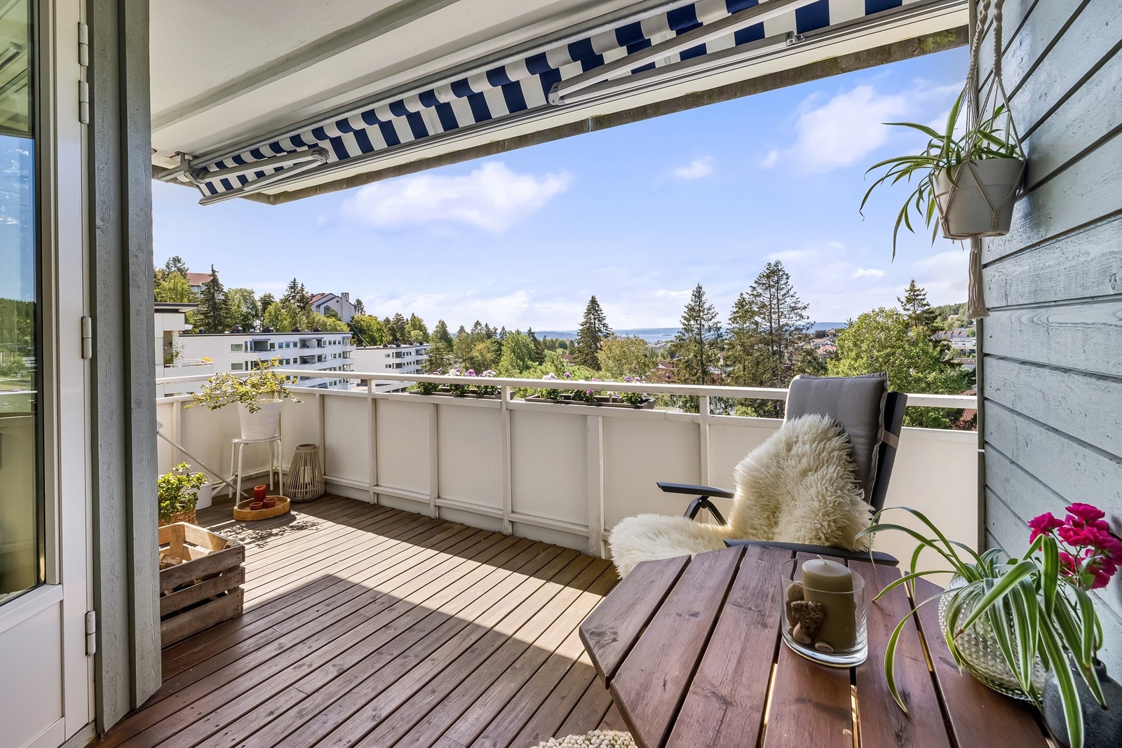 Fra stuen har man utgang til en flott, vestvendt balkong på 10 kvm. Galleribilde