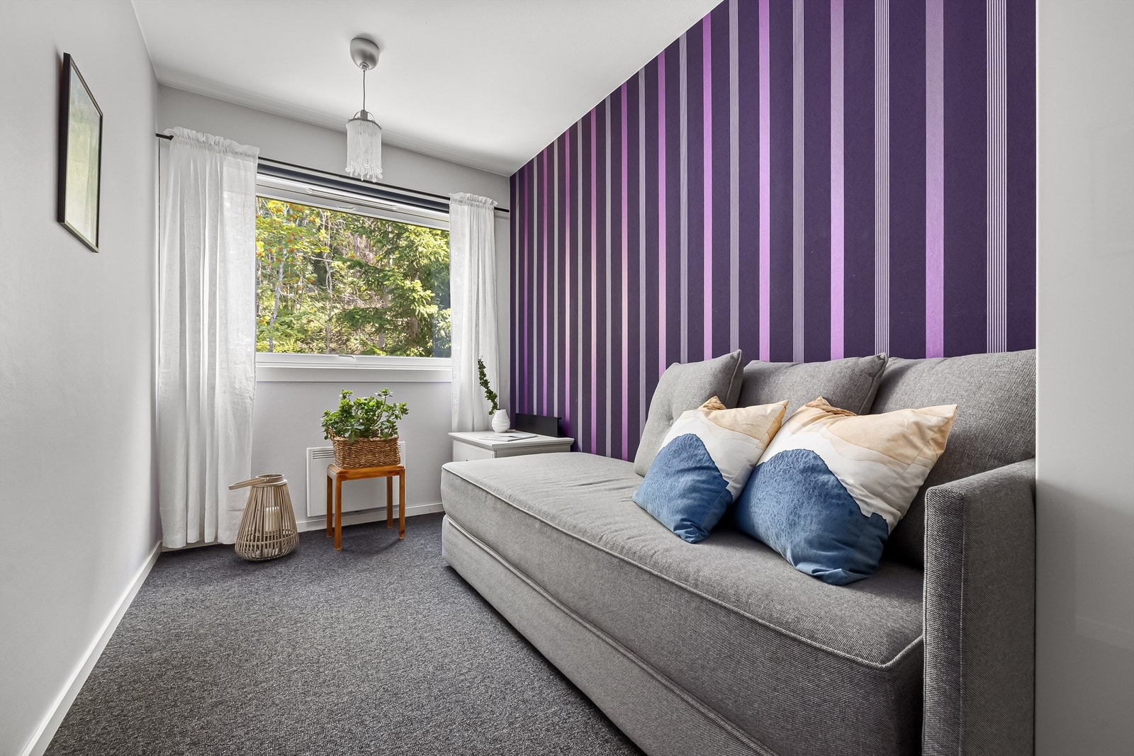 Boligen har ytterligere to, tilnærmet like soverom, som passer utmerket som barnerom, gjesterom eller kontor. Galleribilde