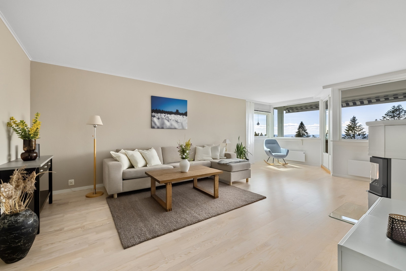 Fellesutgiftene er på kr. 5 589,- og inkluderer blant annet tv og internett. Galleribilde