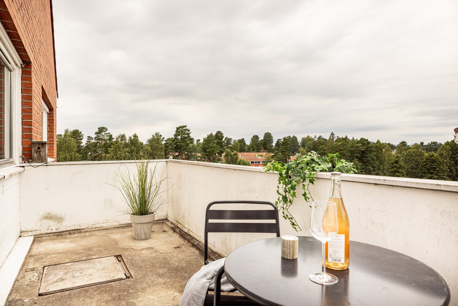 Romslig veranda på ca. 7,5kvm. Galleribilde