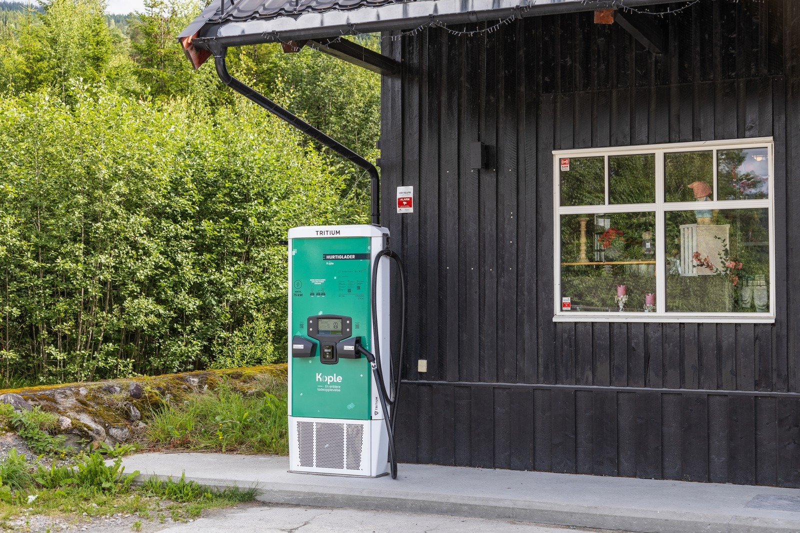 Eggedal sentrum har muligheter for lading av el-bil. Galleribilde