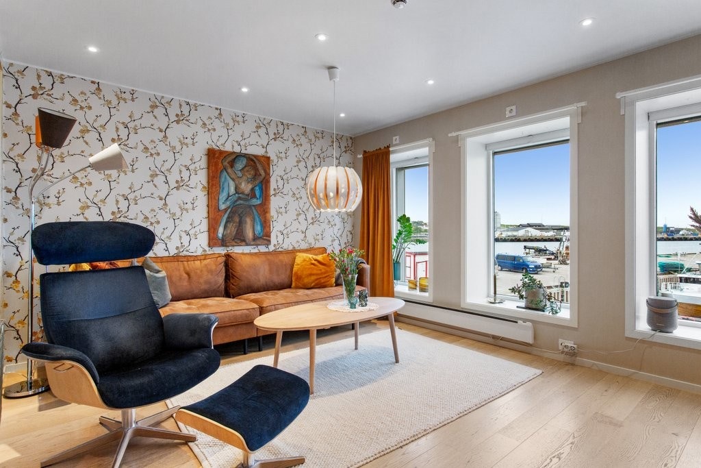 I 2. etg. har du huset samlingspunkt med stue, spisestue og kjøkken (allrom) Galleribilde