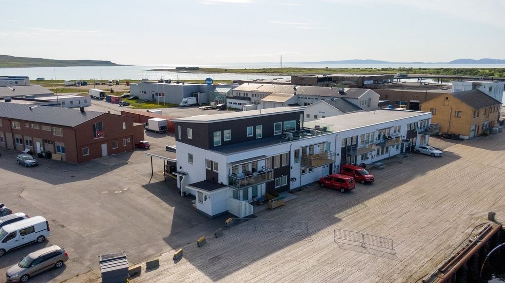Leiligheten ligger sentralt og fint til på Vadsø brygge Galleribilde