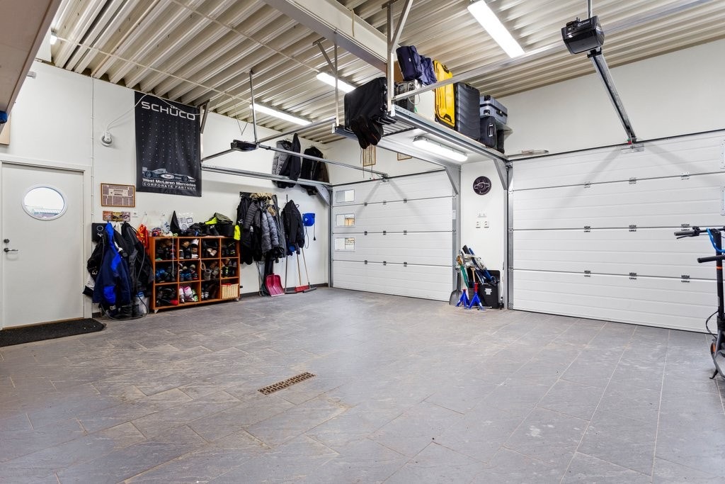 Garasjen er isolert og oppvarmet Galleribilde