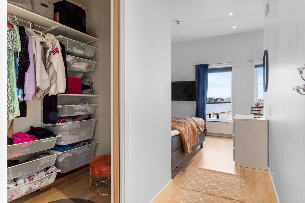 Gardererobe soverom 2 Galleribilde