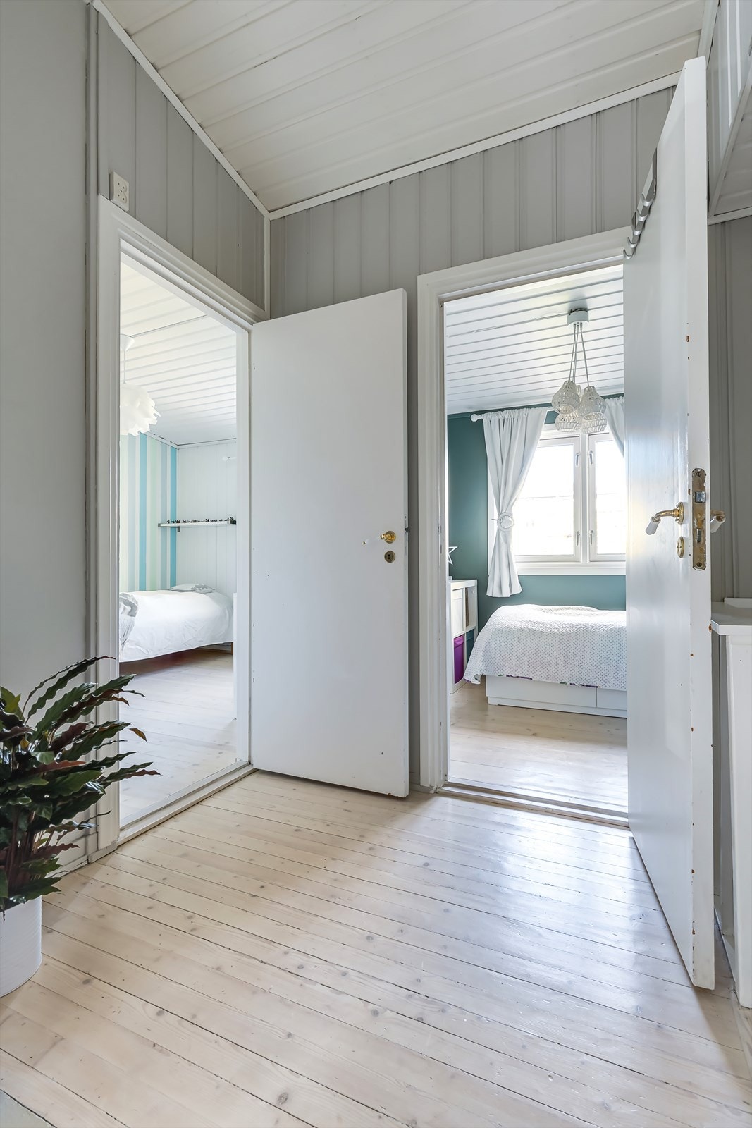Trapperom i 2. etasje mellom boligens 3 soverom og bad. Galleribilde