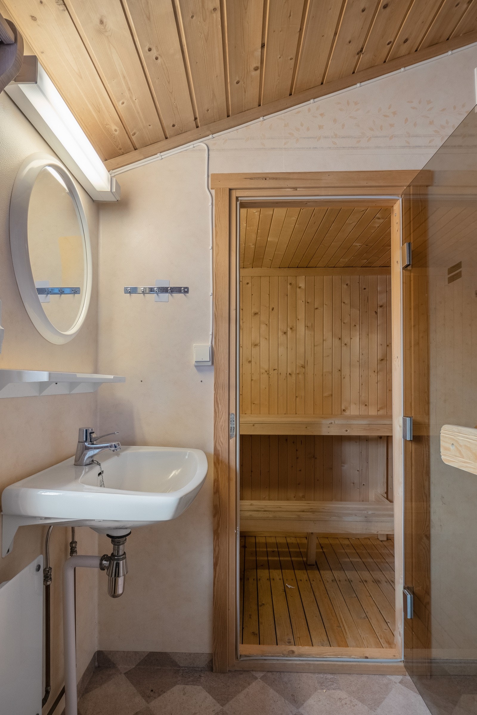 Innenfor badet ligger det badstuen. Galleribilde