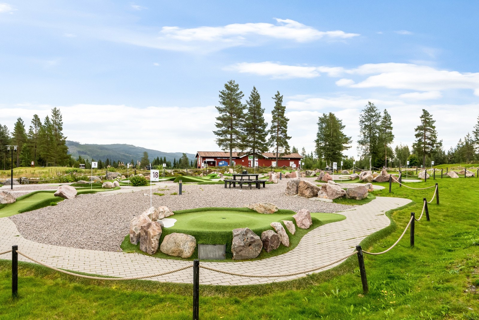 Trysil er en populær helårsdestinasjon og kan by på friluftsopplevelser for store og små. Galleribilde