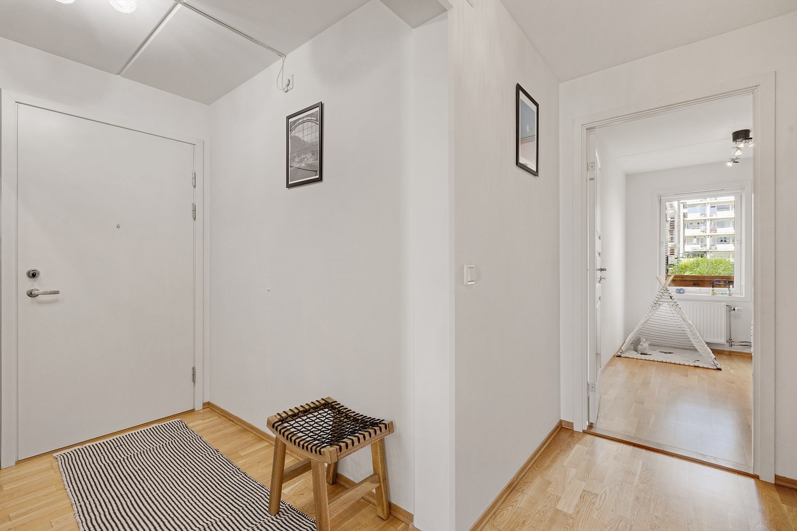 Innbydende og romslig entrè Galleribilde