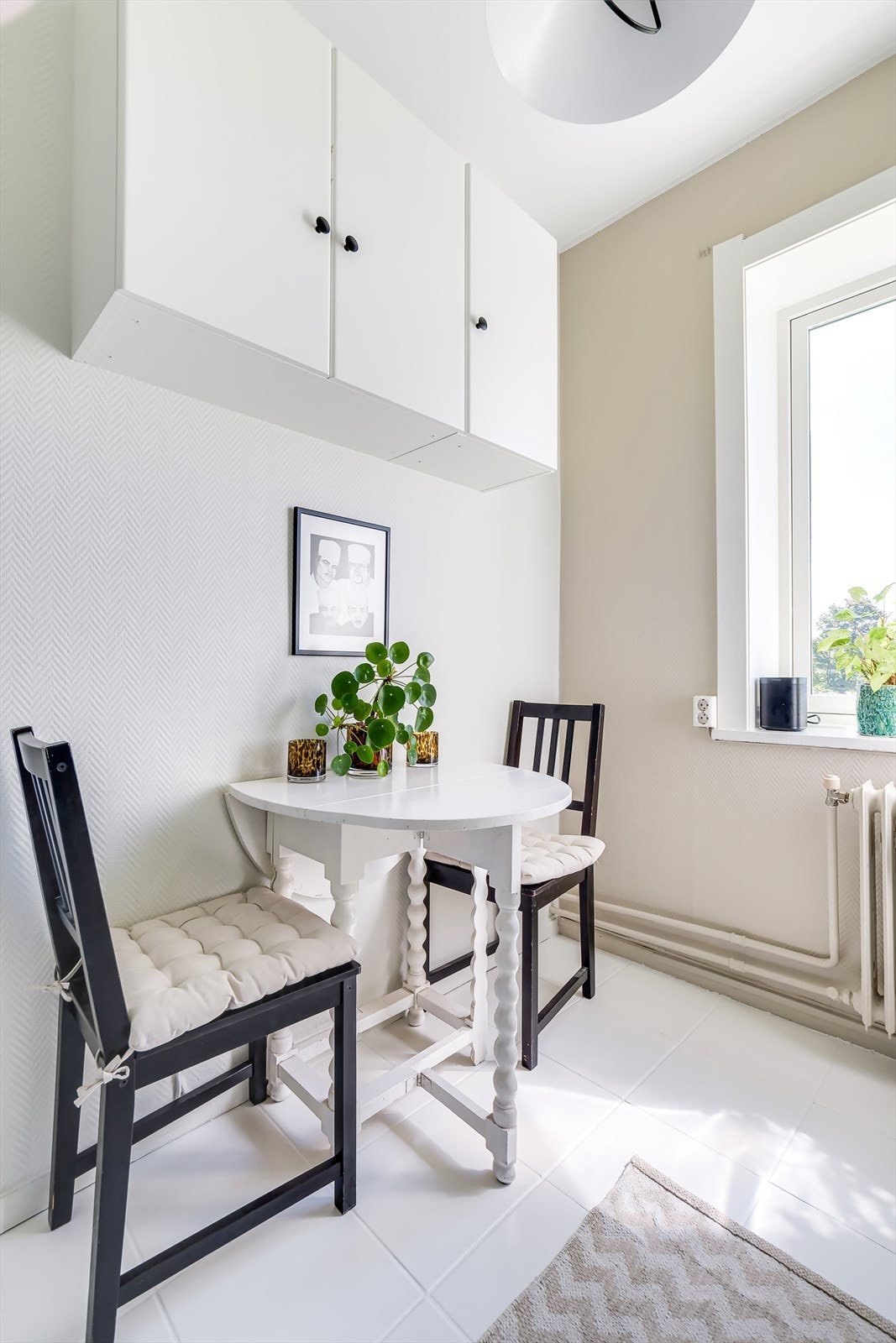 Leiligheten oppvarmes via radiatorer hvor man betaler etter forbruk Galleribilde