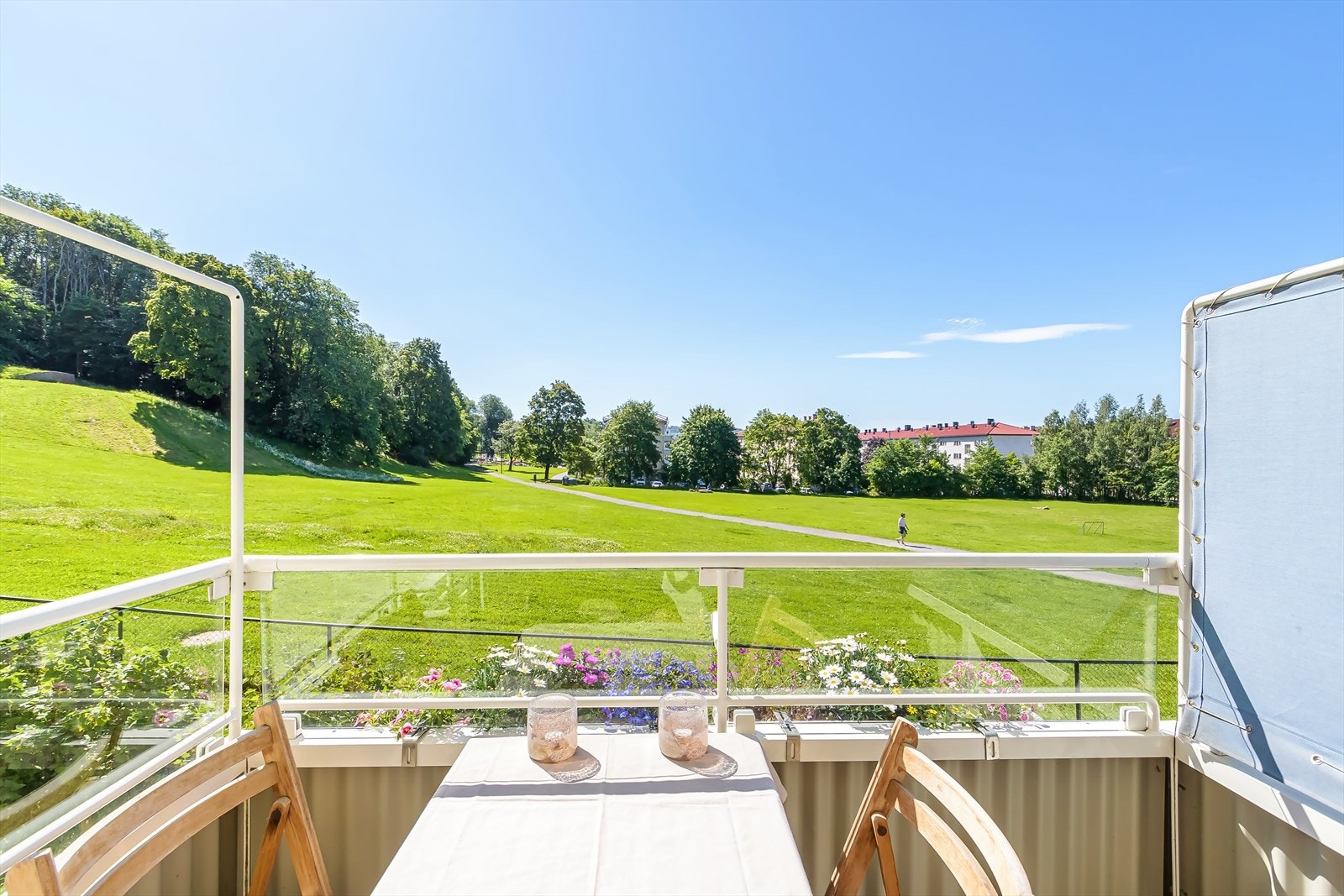 Fra stuen er det utgang til en flott balkong på ca. 4m med gode solforhold Galleribilde