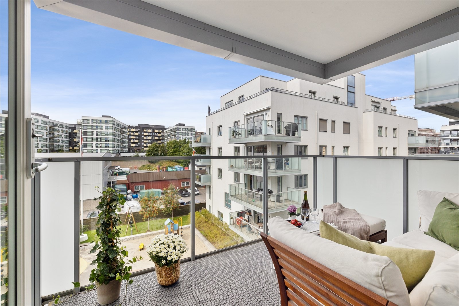 En lys, velholdt og optimal 3-roms med sentral beliggenhet på Ensjø. Galleribilde