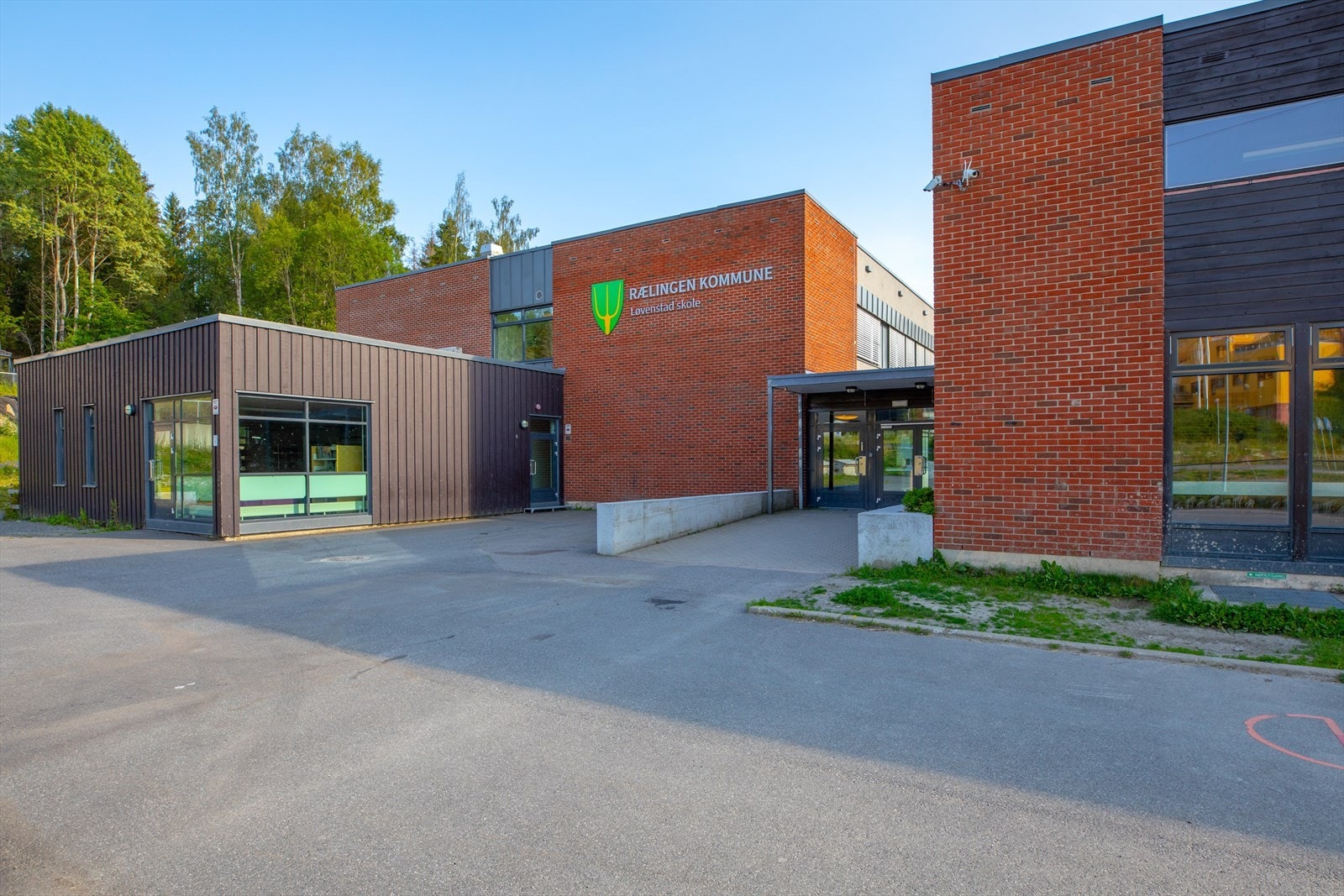 Løvenstad Skole er kun få minutters gange fra boligen. Galleribilde