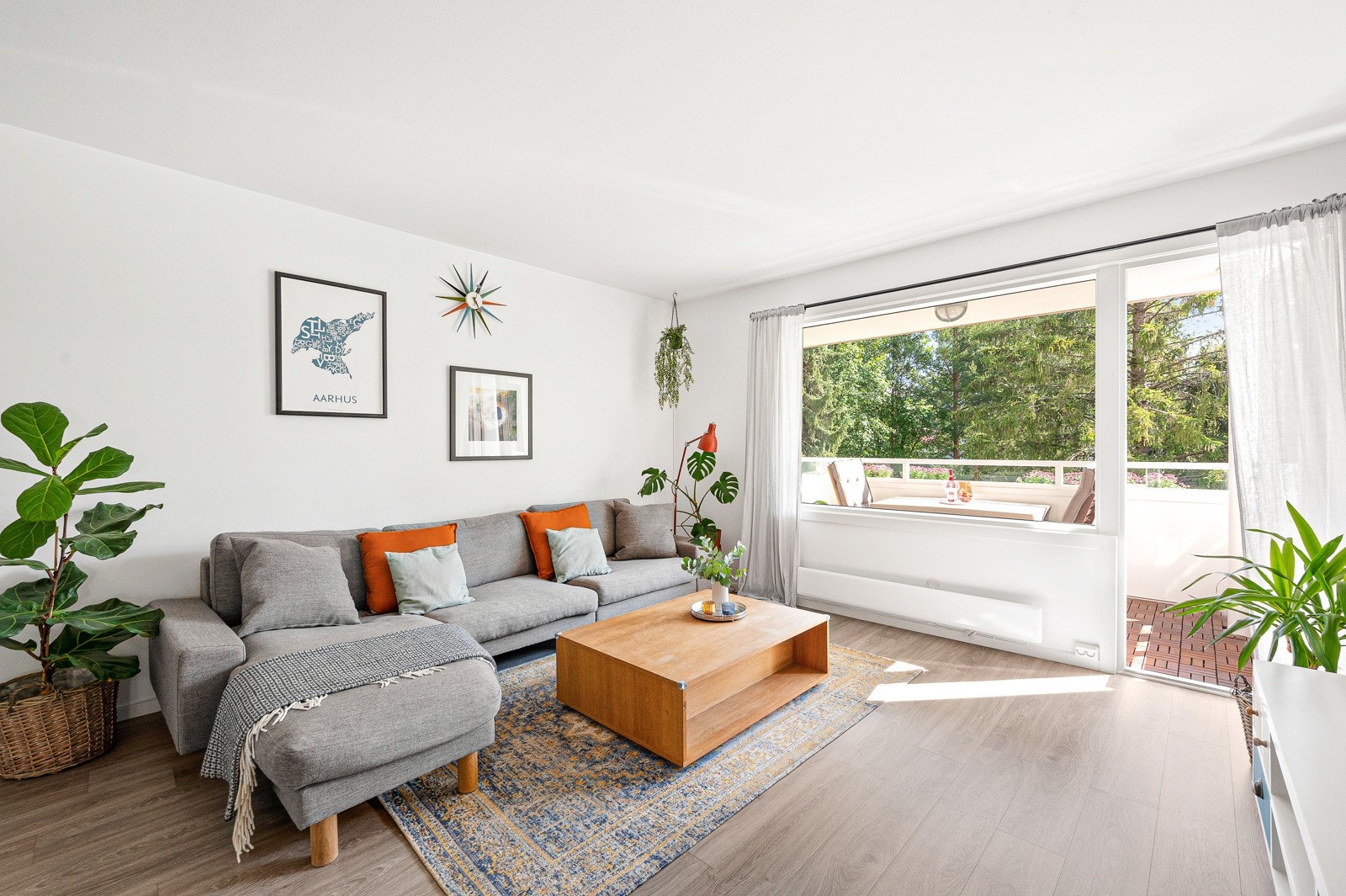 Leiligheten holder en god standard og fremstår som lys og delikat, samt tidsmessige fargevalg. Galleribilde